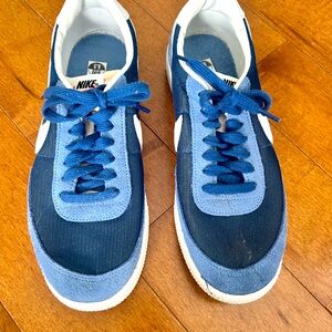 Men’s blue Nike shoes size 8.5 women’s 10